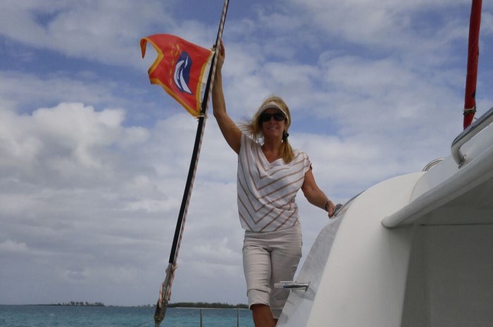 Blog2-Colgate-Offshore-Sailing-Adventures-Bahamas-Heather-flag_700x465