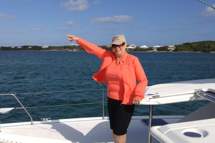 Blog7-Colgate-Offshore-Sailing-Adventures-Bahamas-Participant-pointing_700x465