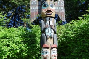 Wood-Carving-Statue-Gulf-Islands_700x465