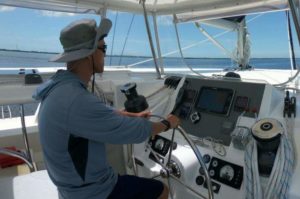 Lernen Sie, an Bord von Katamaranen live zu kreuzen