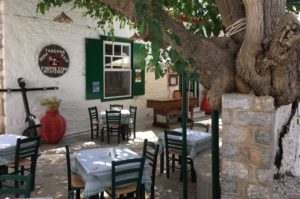 Taverna on Hydra_700X465