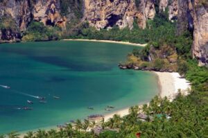 Web_rai-le-beach_700x465