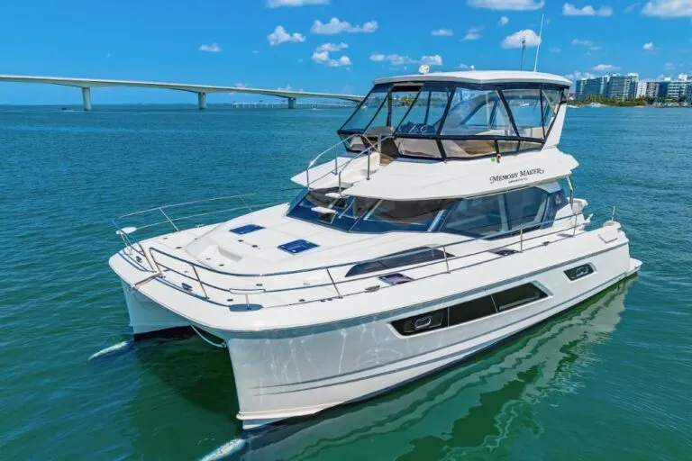 Yachtseite Blick auf einen sonnigen Tag